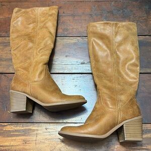 Tan Knee High  Women’s Zippered Side Heeled Boots- Size 7.5